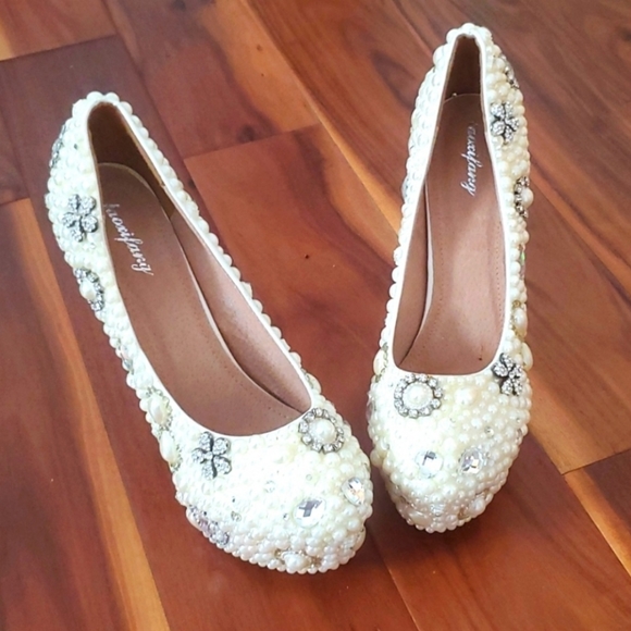 Heels with faux pearls and gems size 10 - Picture 2 of 7